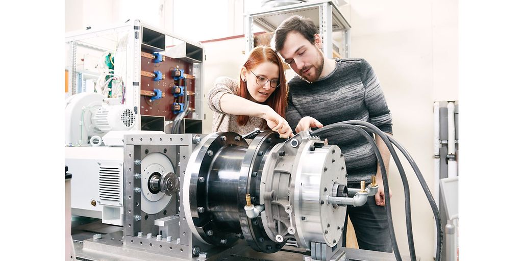 Elektromechanische Antriebssysteme in Theorie und Praxis